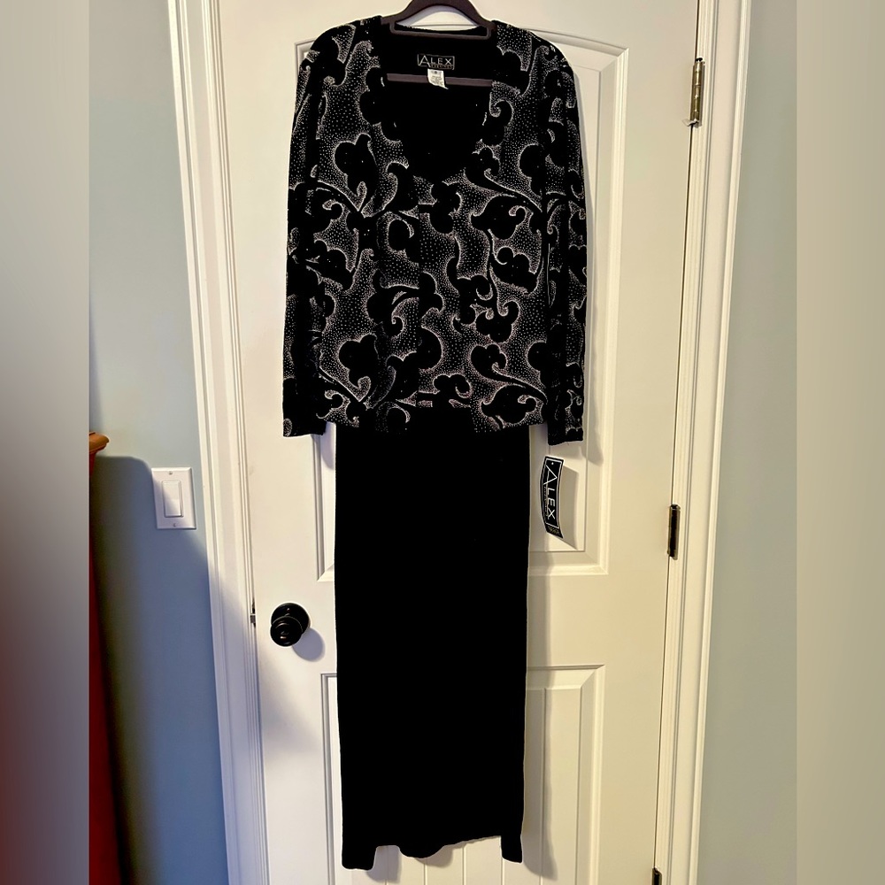 2 piece Ladies size 8 Black Alex Evening dress